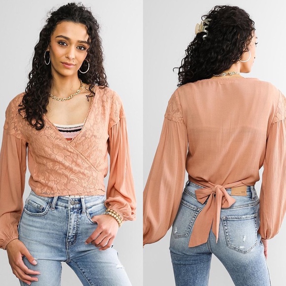 gimmicks by BKE Tops - Gimmicks Large Women’s True Wrap Tie Peach Lace Puff Sleeves Top